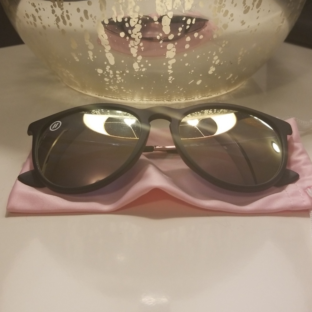 Blenders Rose Sunglasses 😎